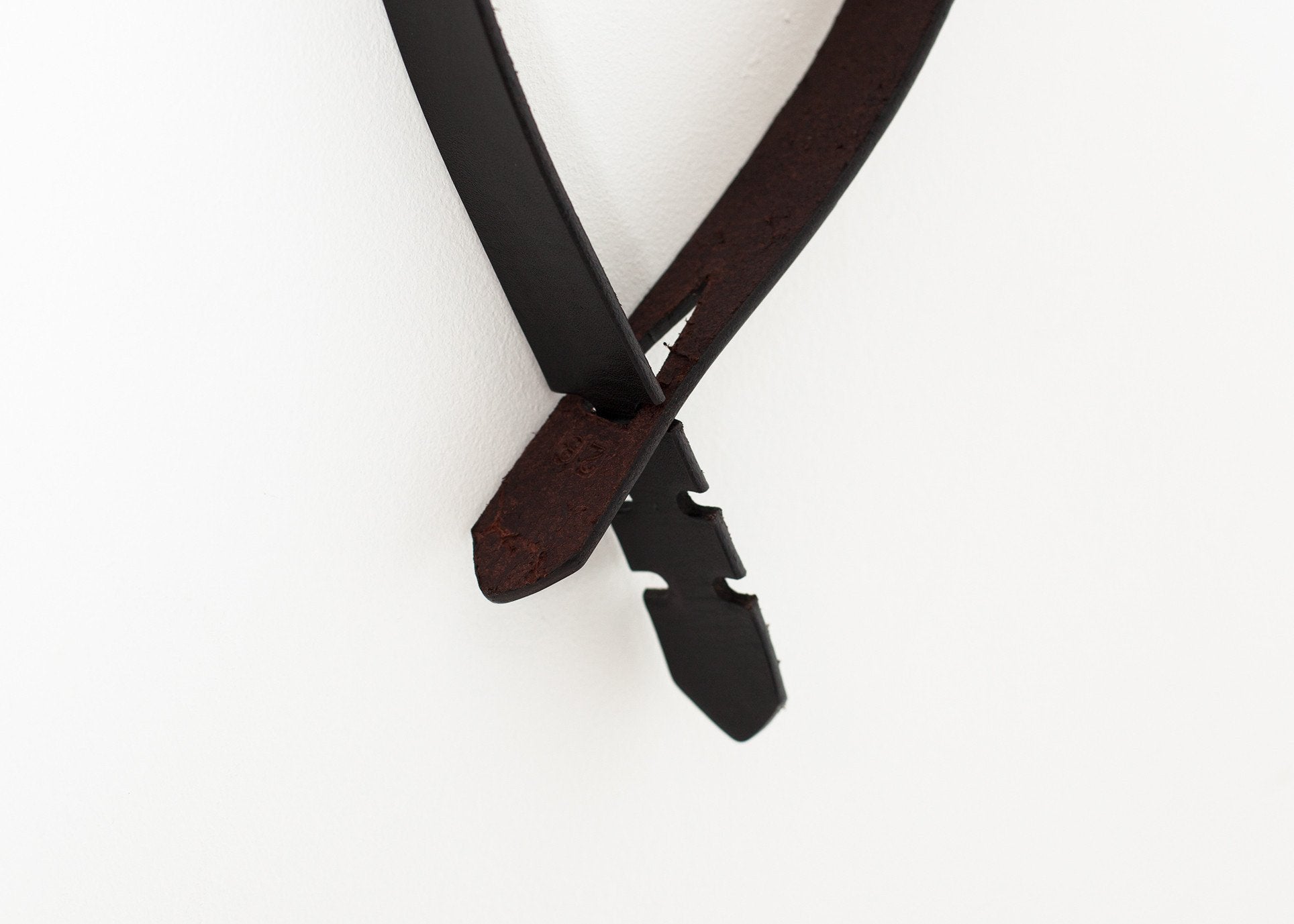 Buckle-less Belt in Black